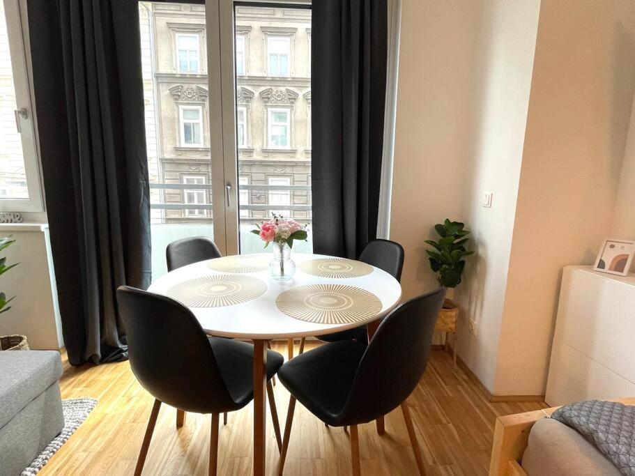 New I Stylish I Modern I Cozy Lägenhet Wien Exteriör bild